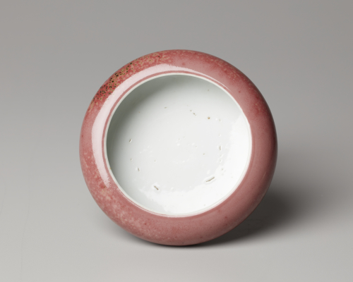 China%2C%20Jiangxi%20province%2C%20Jingdezhen%20kilns%2C%20%3Cb%3E%3Ci%3E%20Brushwasher%3C%2Fi%3E%3C%2Fb%3E%2C%2019th%20century%2C%20porcelain%20with%20%22peachbloom%22%20glaze%20%28copper%20red%20with%20mottled%20moss%20green%29%2C%20Museum%20Purchase%3A%20Funds%20provided%20by%20Margery%20Hoffman%20Smith%2C%20Jack%20Meier%2C%20and%20Mrs.%20Henry%20L.%20Corbett%2C%20Sr.%2C%20public%20domain%2C%2065.47